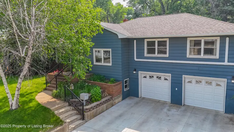 1019 5th Avenue, Dickinson, ND 58601 - #2