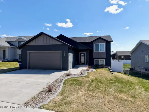 1103 Jerry Lane, Dickinson, ND 58601