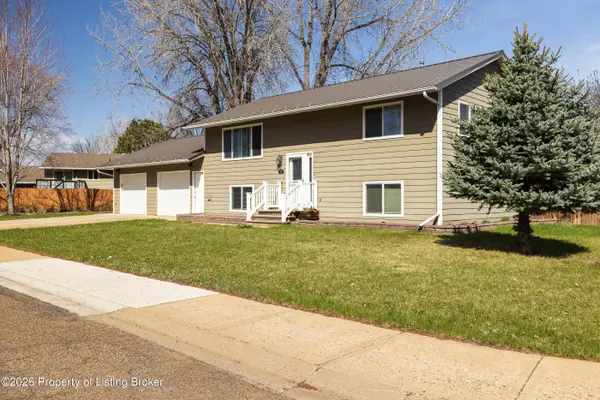 622 7th Avenue, Dickinson, ND 58601