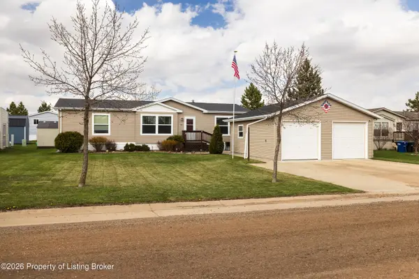 911 Chestnut Lane, Dickinson, ND 58601