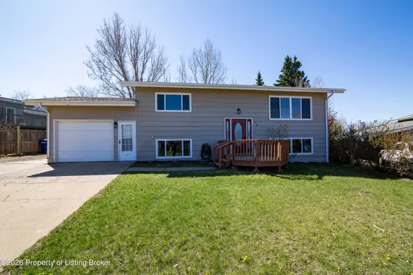 820 Bighorn Drive, Dickinson, ND 58601