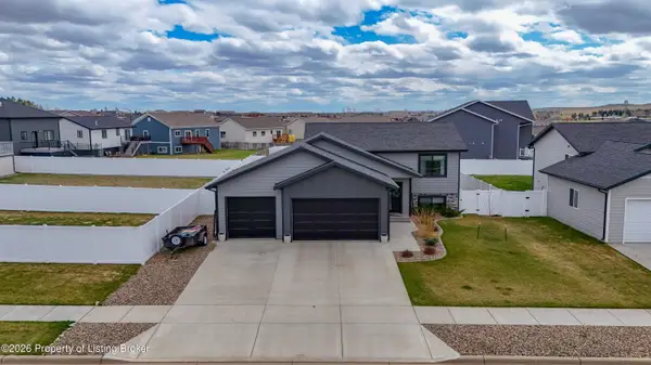 1371 Donna Lane, Dickinson, ND 58601