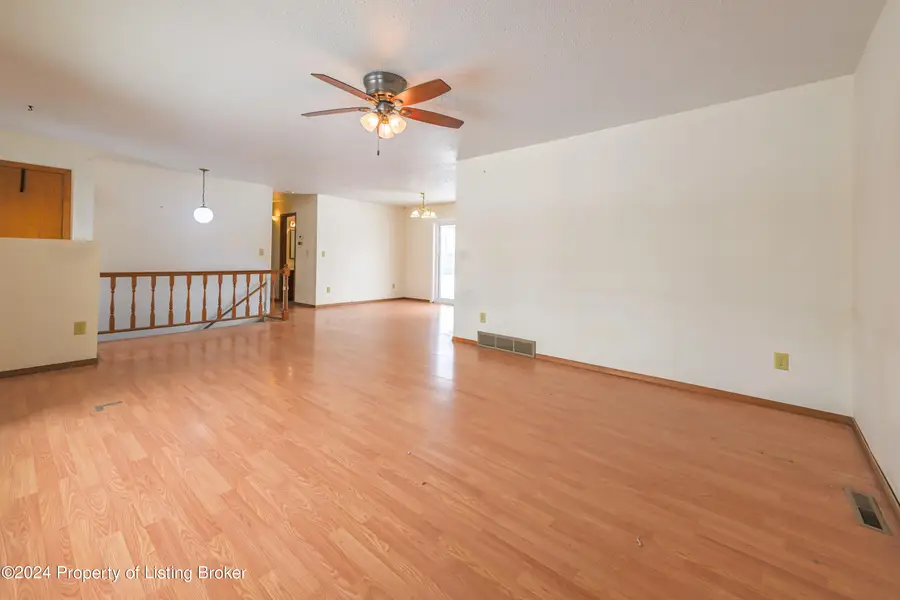 316 Summit Avenue, Hebron, ND 58638 - #3