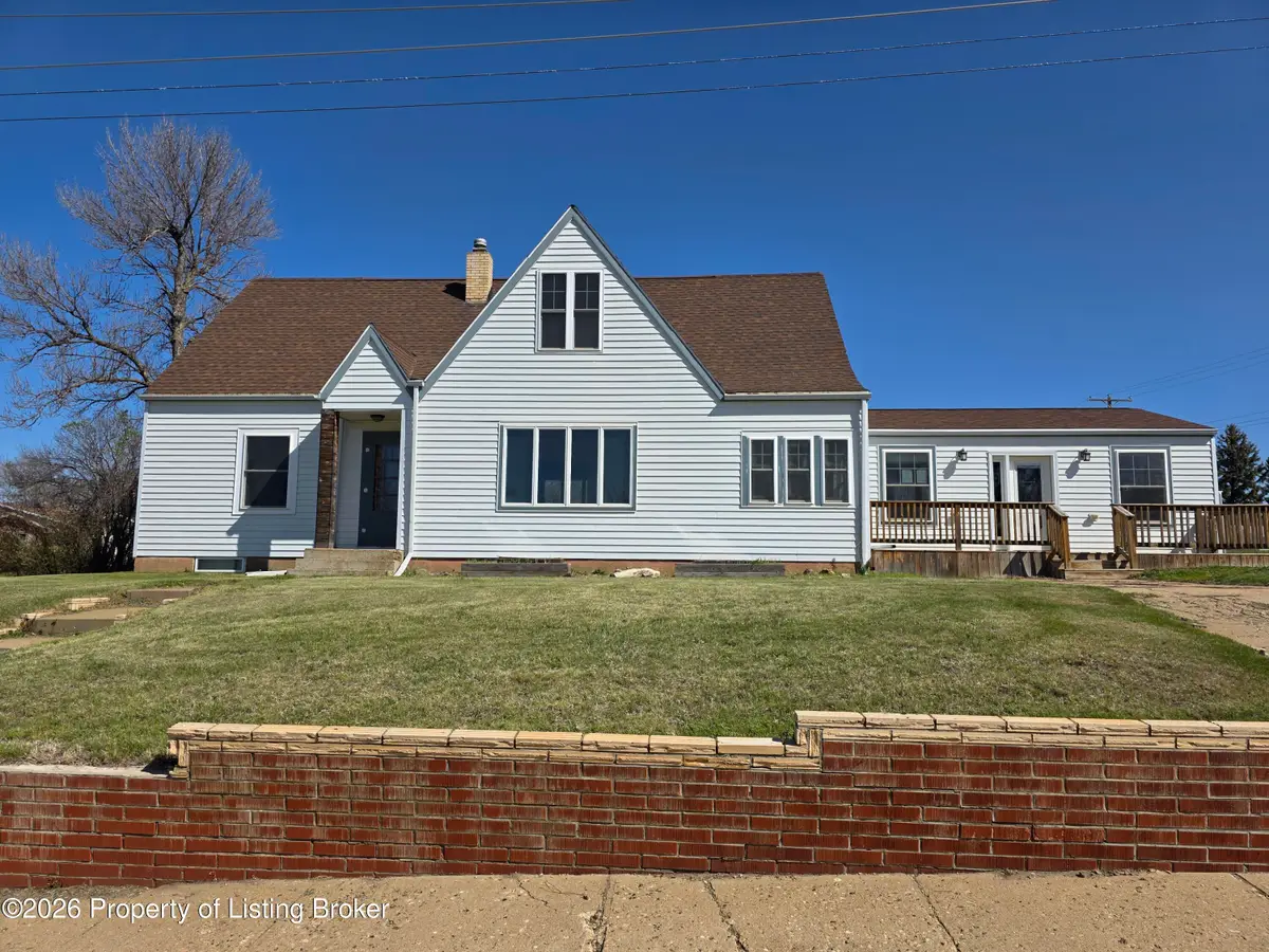 301 Iowa Avenue, Mott, ND 58646 - #1