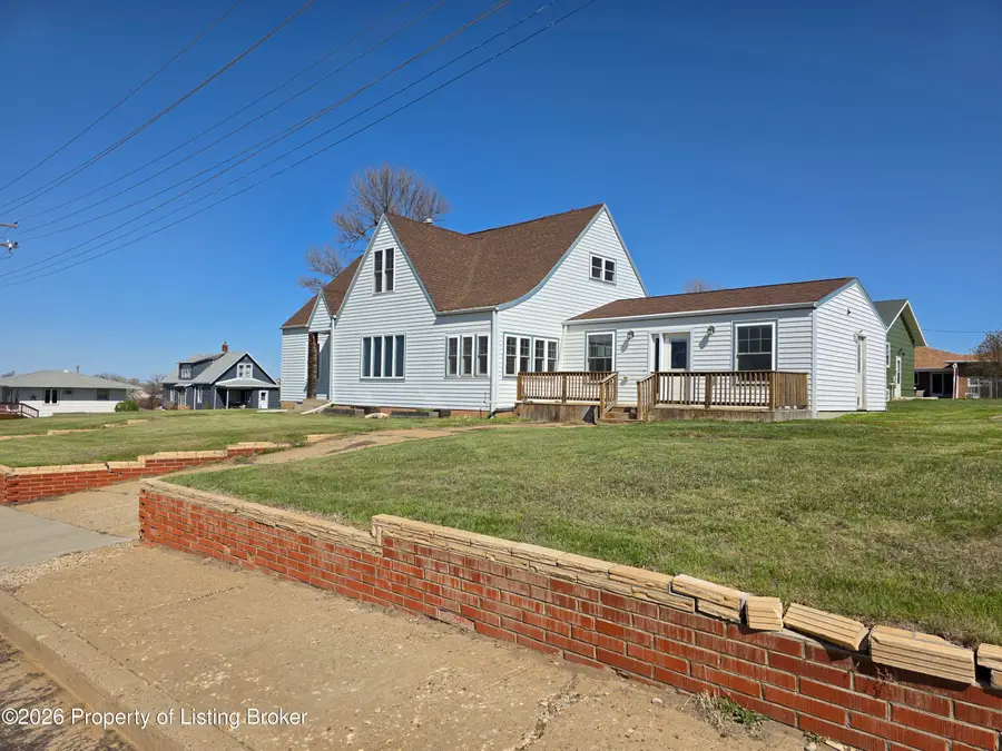 301 Iowa Avenue, Mott, ND 58646 - #2