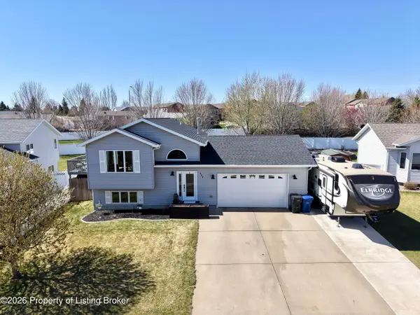 898 13th Street, Dickinson, ND 58601