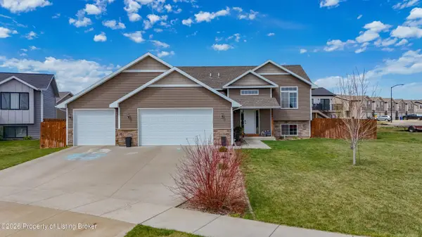 2241 Arapaho Court, Dickinson, ND 58601