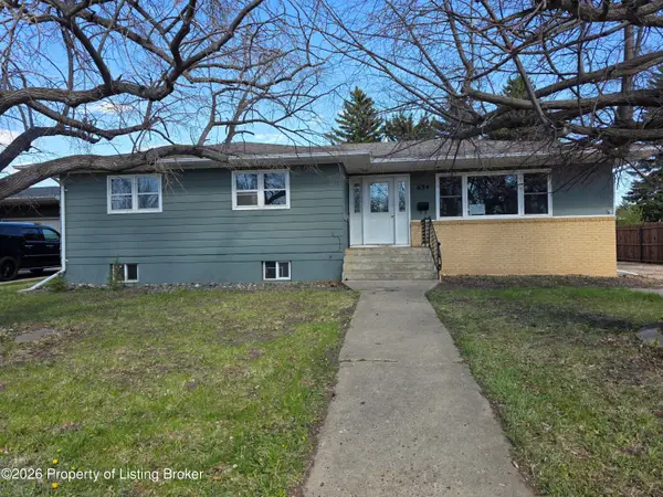 634 9th Avenue, Dickinson, ND 58601