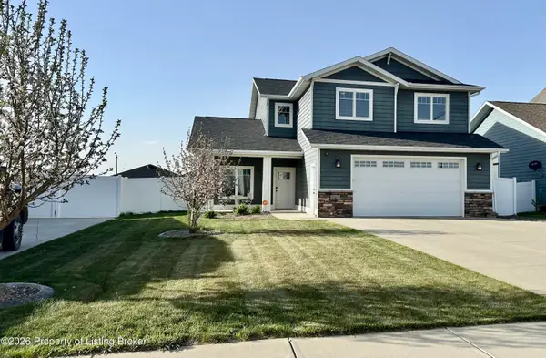 2413 Geyser Court, Dickinson, ND 58601