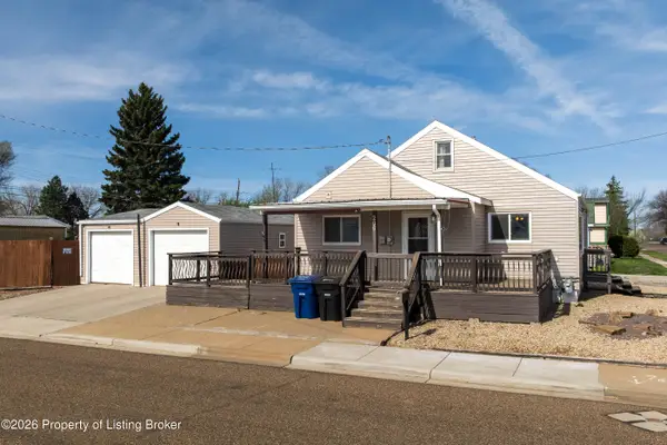 206 3rd Avenue, Dickinson, ND 58601