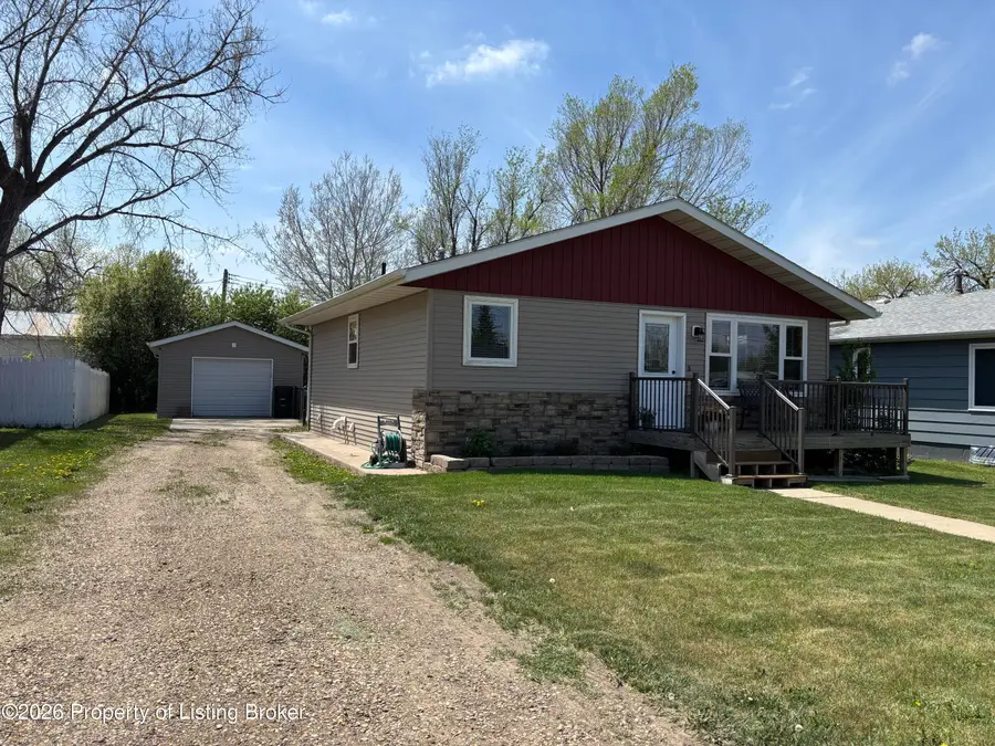 303 3rd Avenue, Hettinger, ND 58639 - #2