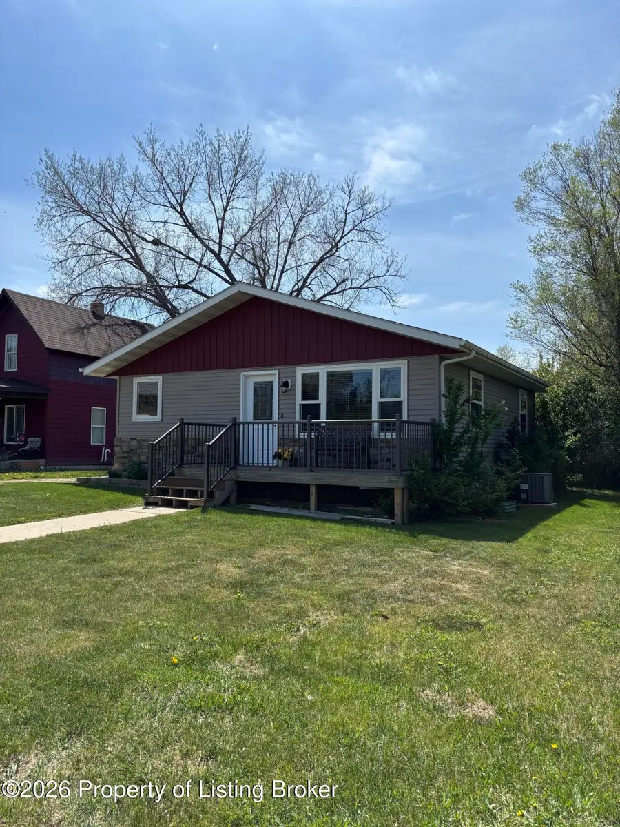 303 3rd Avenue, Hettinger, ND 58639 - #3
