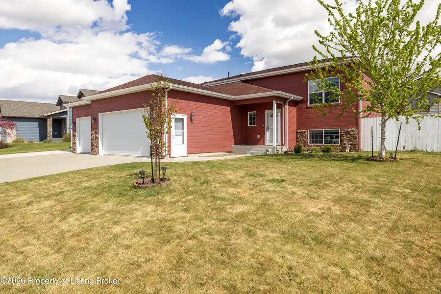 2744 Country Oak Drive, Dickinson, ND 58601 - #2