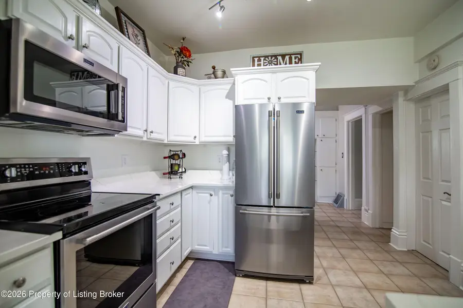 413 Colfax Street, Dickinson, ND 58601 - #3