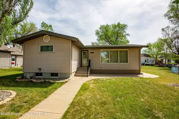309 1st Avenue, Bowman, ND 58623