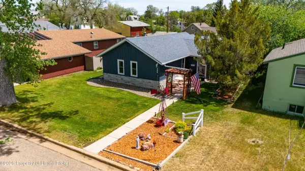 305 4th Avenue, Bowman, ND 58623