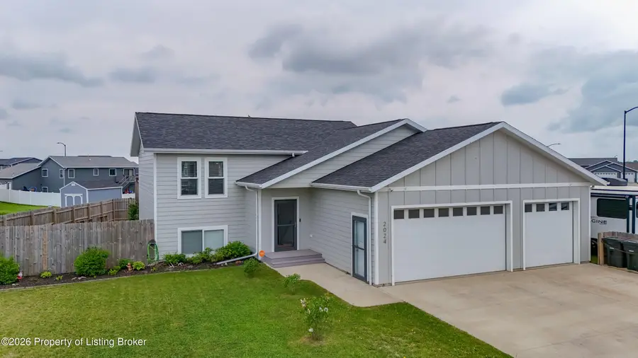 2024 Yellowstone Circle, Dickinson, ND 58601 - #3