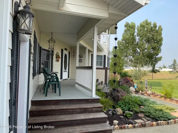 525 River Drive, Dickinson, ND 58601