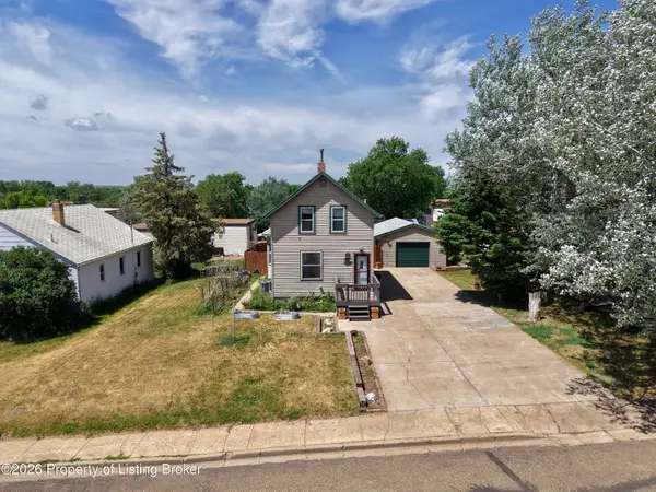 403 4th Street, Belfield, ND 58622