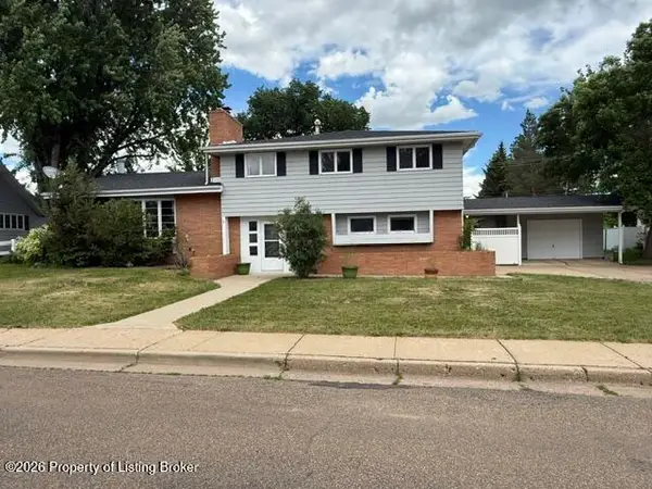 718 8th Avenue, Dickinson, ND 58601