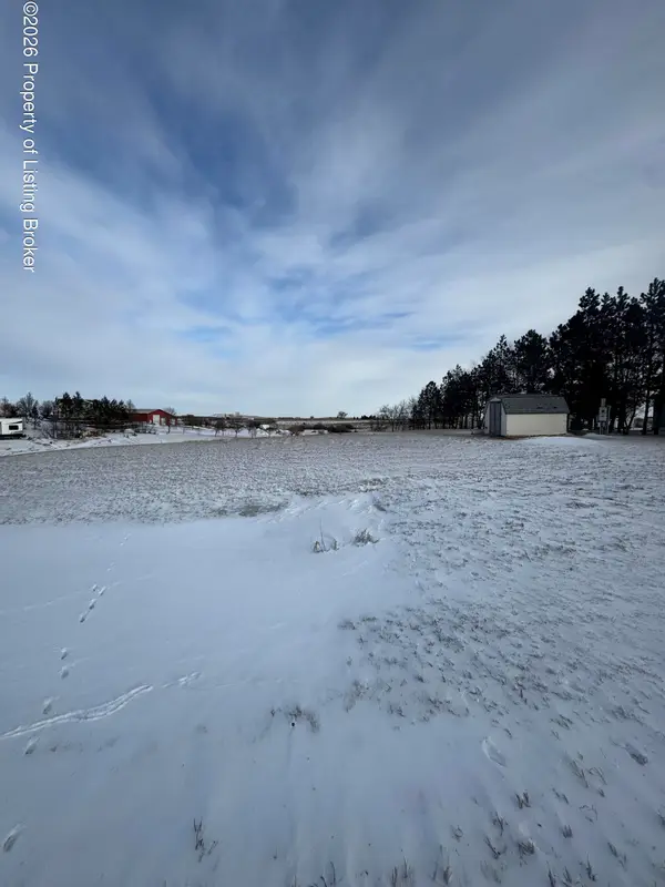 3142 111e Avenue, Dickinson, ND 58601