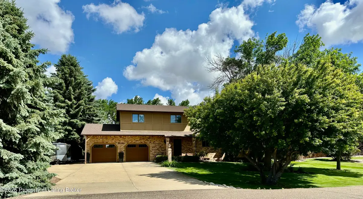 3052 Lakeview Drive, Dickinson, ND 58601 - #1