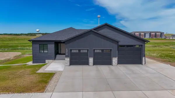 1310 44th Avenue, Dickinson, ND 58601