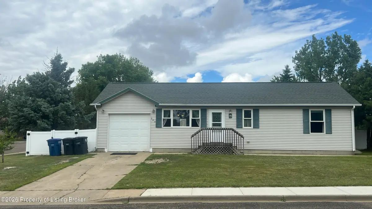 325 6th Street, Dickinson, ND 58601 - #1