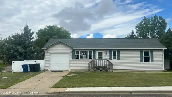 325 6th Street, Dickinson, ND 58601
