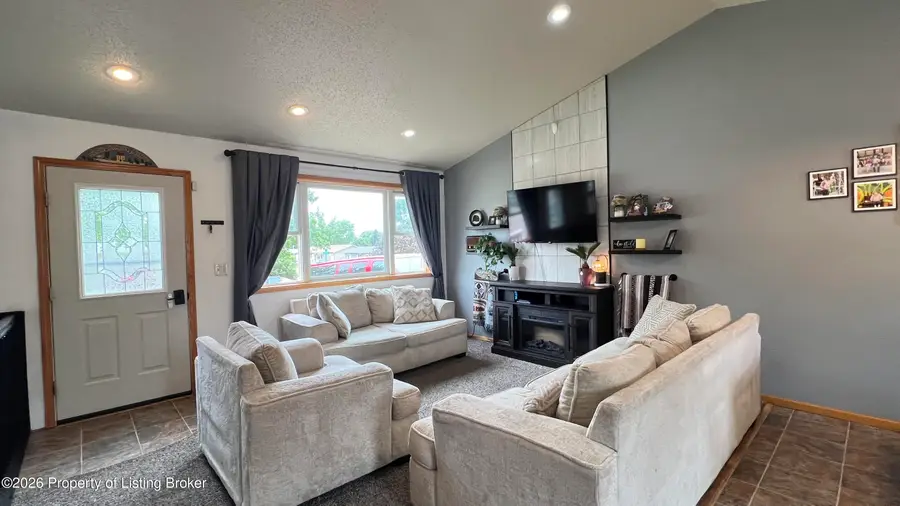325 6th Street, Dickinson, ND 58601 - #3