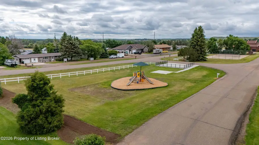 3030 Lakeview Drive, Dickinson, ND 58601 - #3