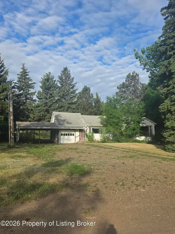 217 Mirror Lake Dr. Drive, Hettinger, ND 58639