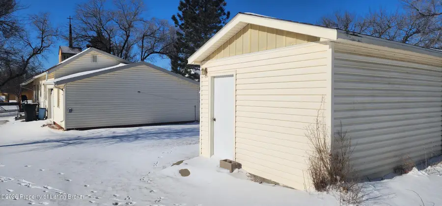 300 4th Avenue, Hettinger, ND 58639 - #2