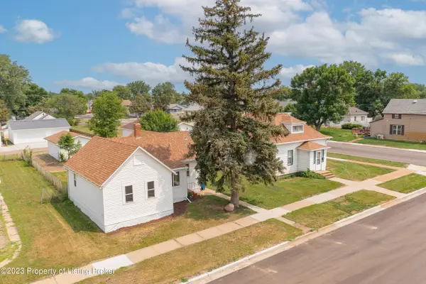 135 2nd Avenue, Dickinson, ND 58601