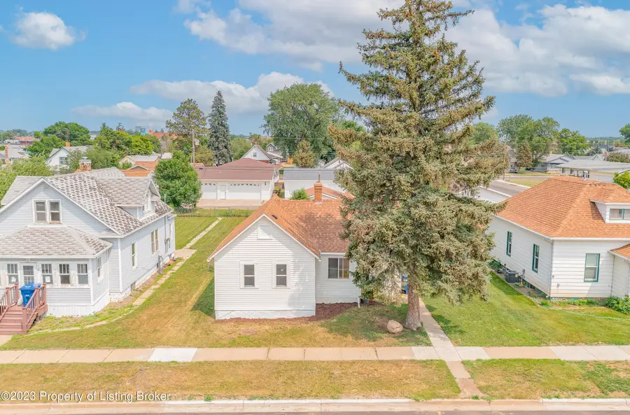 135 2nd Avenue, Dickinson, ND 58601 - #2