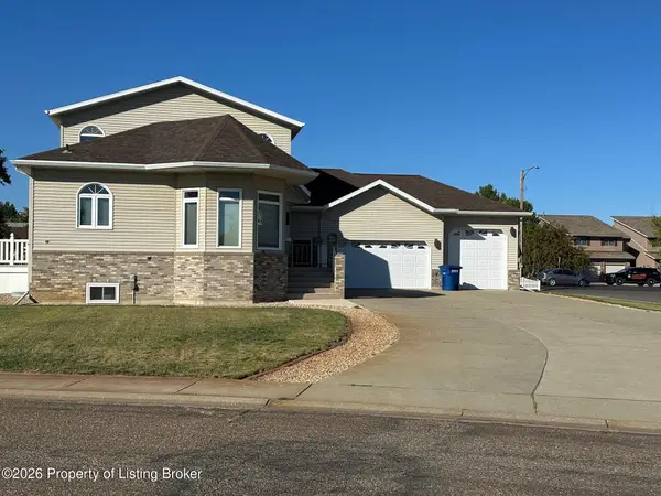 712 20th Street, Dickinson, ND 58601
