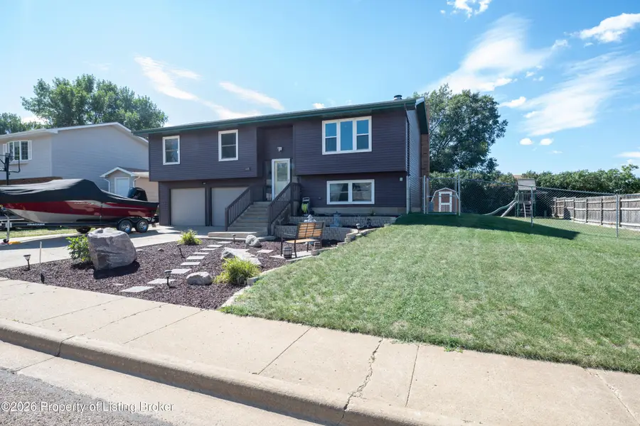 660 5th Avenue, Dickinson, ND 58601 - #2