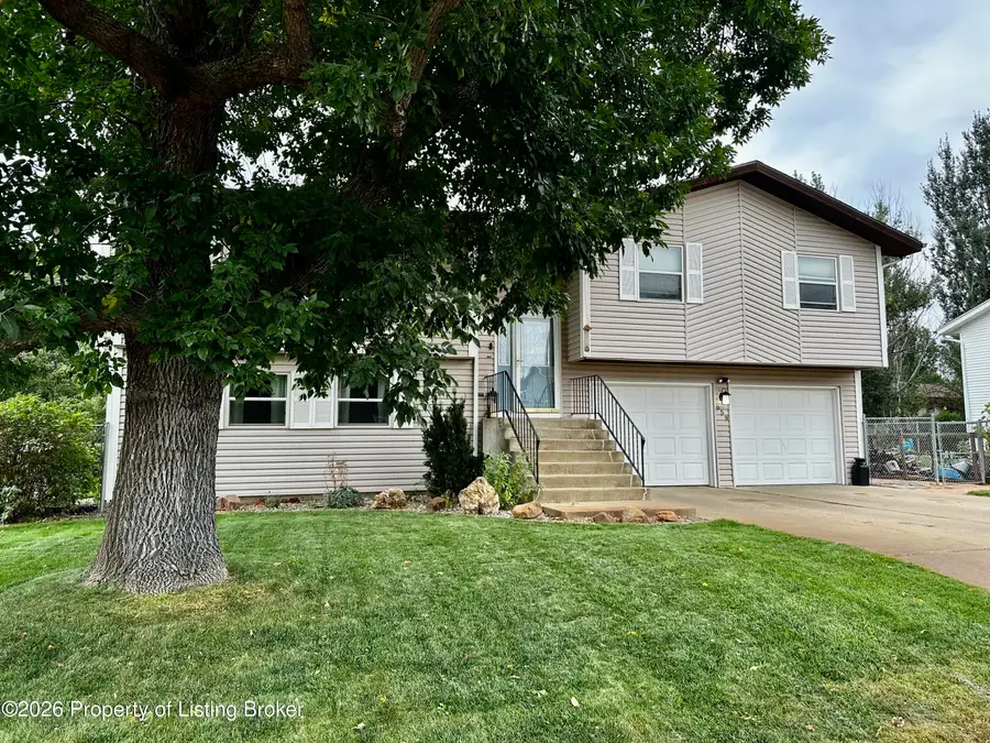659 5th Avenue, Dickinson, ND 58601 - #2