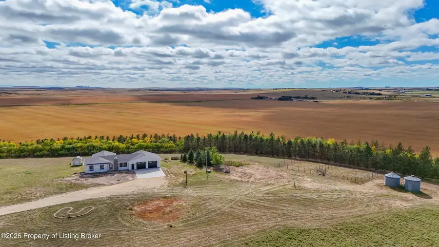 3961 115th Avenue, Dickinson, ND 58601 - #2
