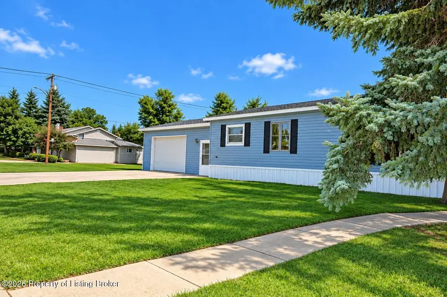206 2nd Street, Hettinger, ND 58639 - #3