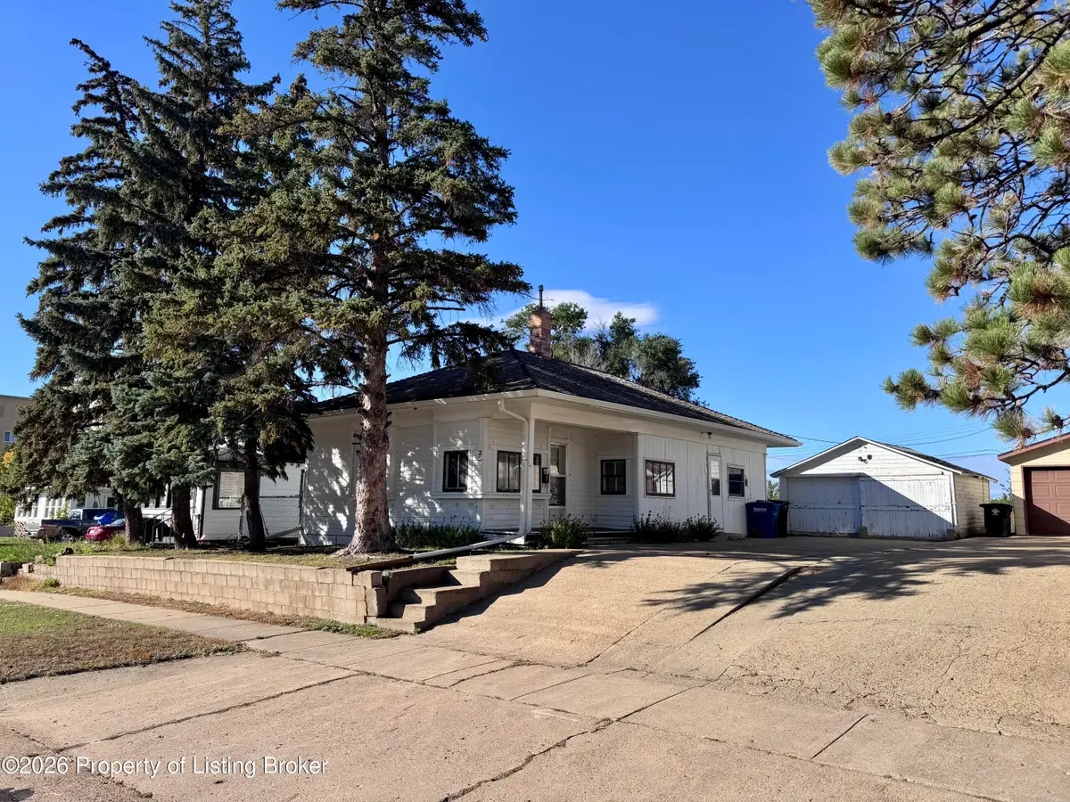 25 7th Street, Dickinson, ND 58601 - #1
