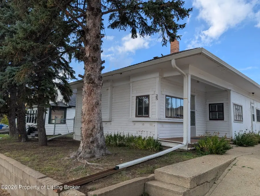 25 7th Street, Dickinson, ND 58601 - #2