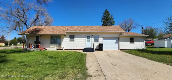 300 4th Avenue, Hettinger, ND 58639