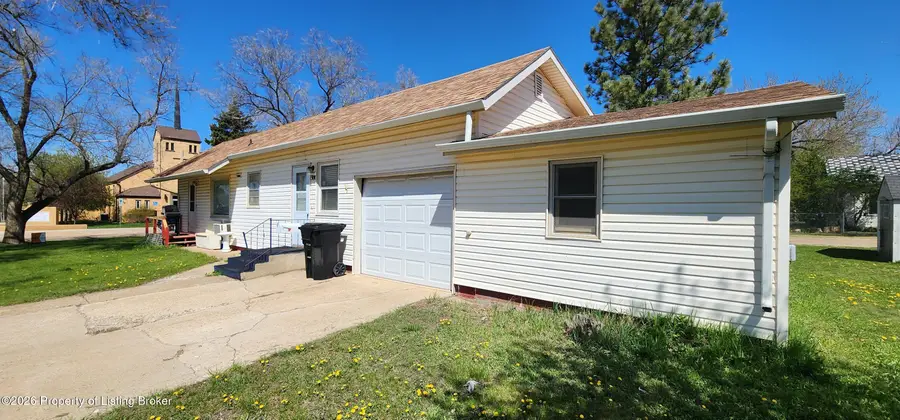 300 4th Avenue, Hettinger, ND 58639 - #2