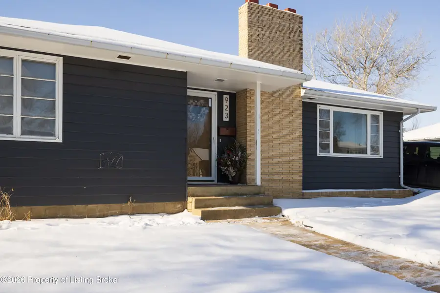 923 4th Avenue, Dickinson, ND 58601 - #2