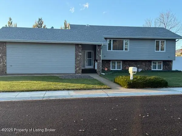 903 12th Avenue, Dickinson, ND 58601