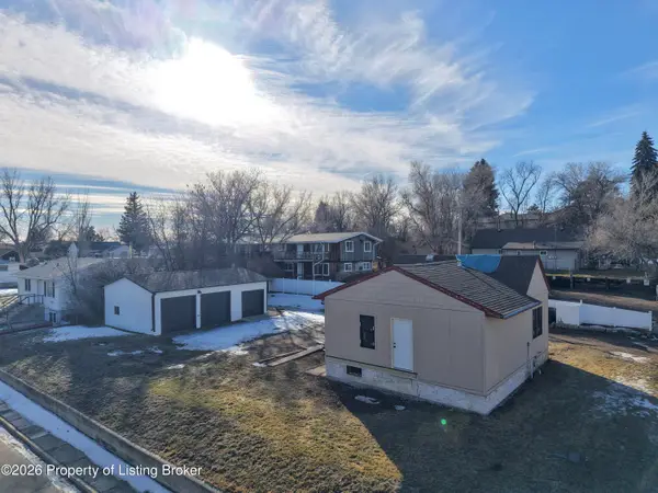 255 7th Avenue E, Dickinson, ND 58601