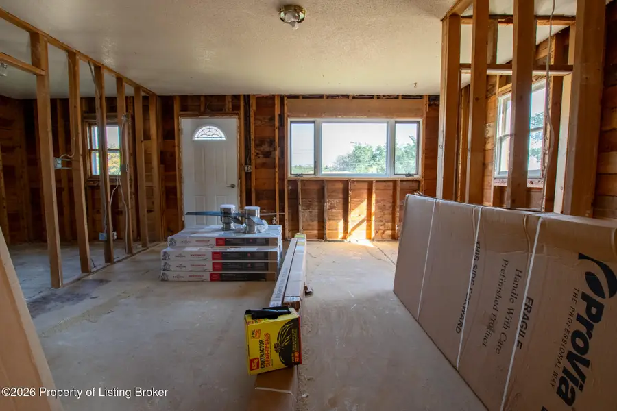 255 7th Avenue E, Dickinson, ND 58601 - #3