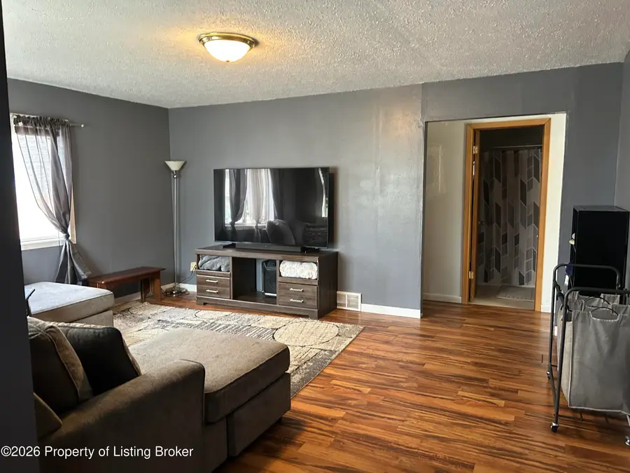611 1st Avenue Se, Dickinson, ND 58601 - #3