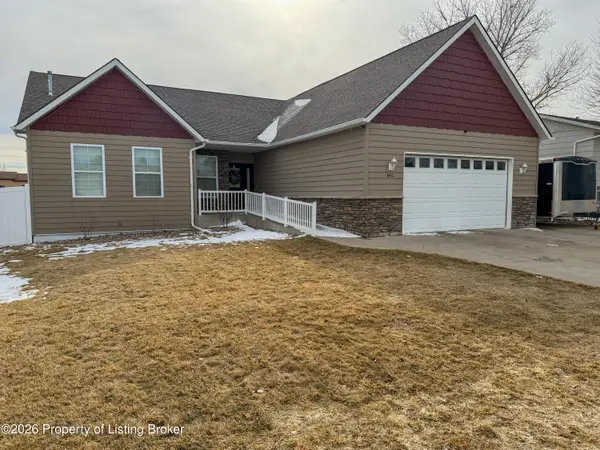 648 13th Street E, Dickinson, ND 58601